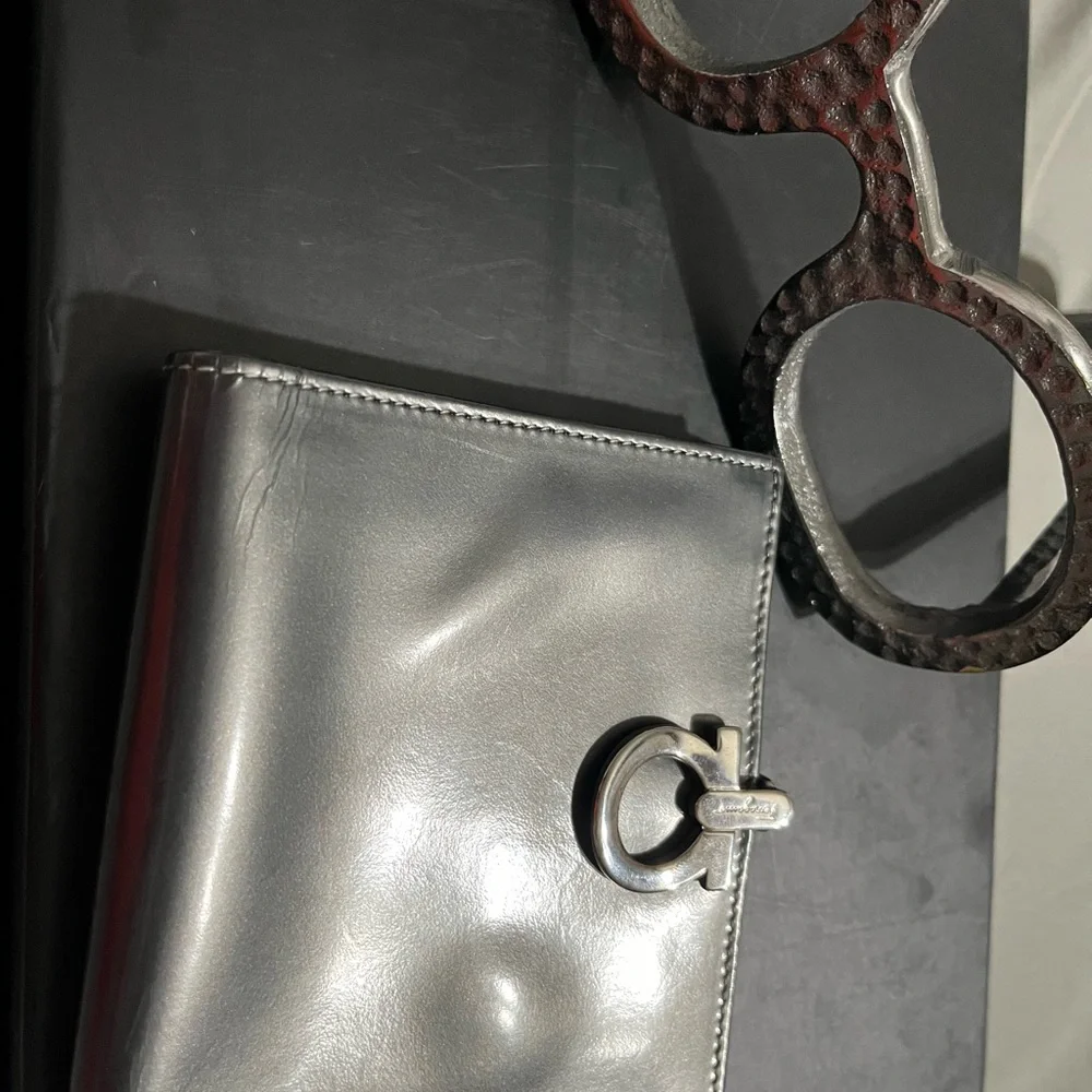 Salvatore Ferragamo Wallet Purse Ganchini. Gun metal color. - Picture 4 of 9